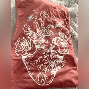 Mauve Graphic Tee with Floral Heart Design